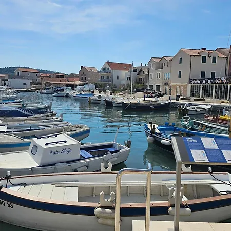 With Parking Space Near The Apartment Betina (Sibenik-Knin)