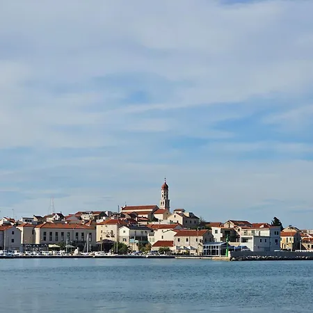 Apartment With Parking Space Near The *