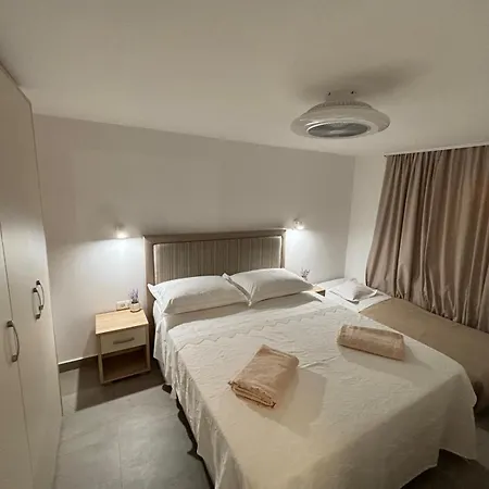 Apartment With Parking Space Near The *