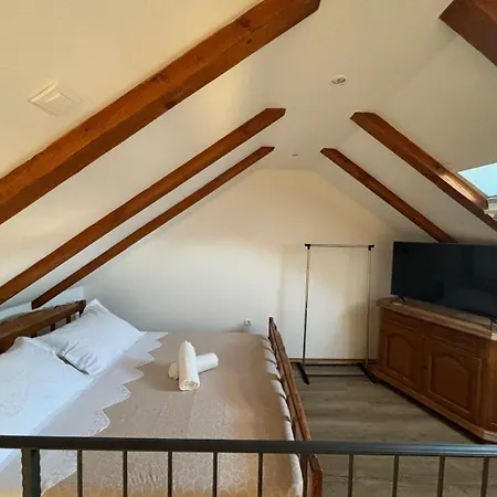 Apartment With Parking Space Near The *