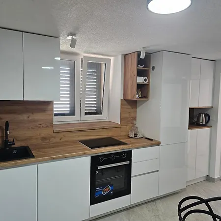 Apartment With Parking Space Near The *