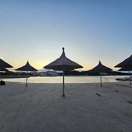 With Parking Space Near The شقة *