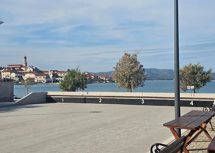 Apartamento With Parking Space Near The Betina (Sibenik-Knin)