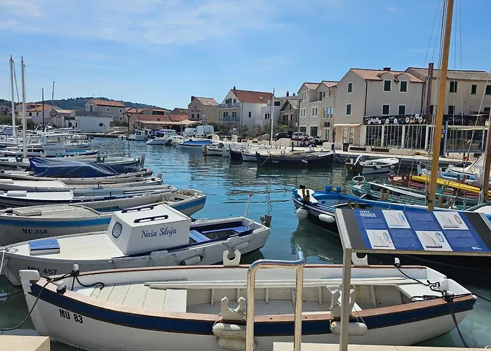 With Parking Space Near The Apartamento Betina (Sibenik-Knin)