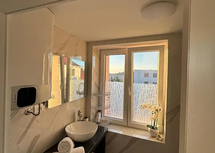 With Parking Space Near The شقة