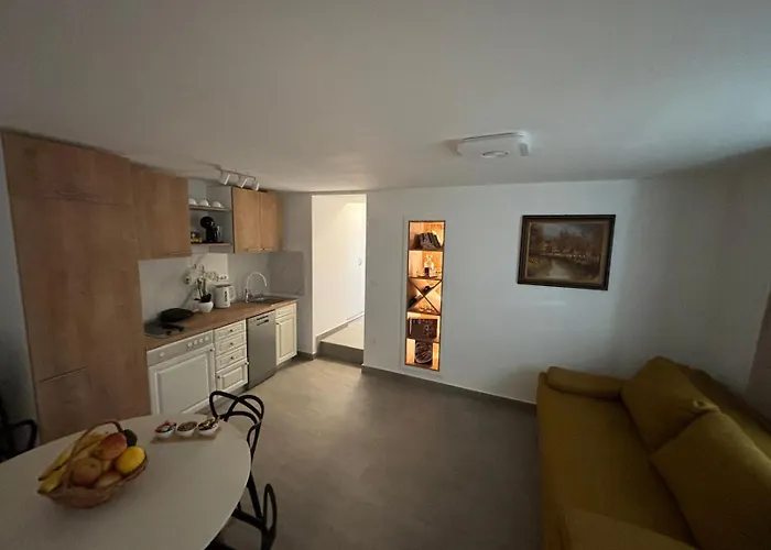 Apartamento With Parking Space Near The Betina (Sibenik-Knin)